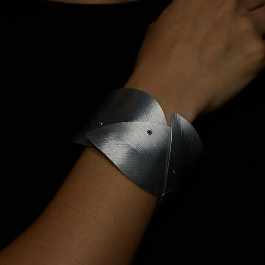 FICA3 Overlapping Leaf Large Cuff