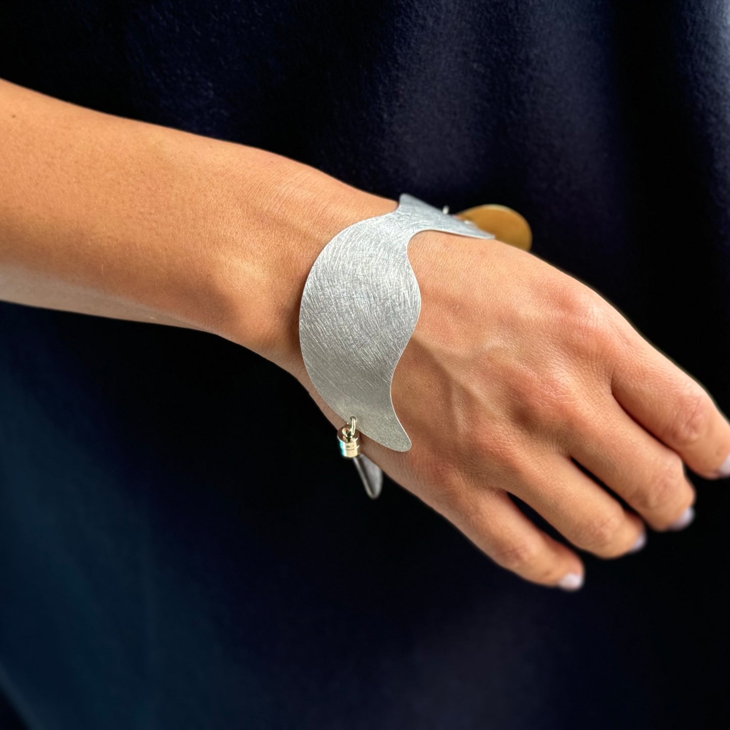 BUBBLES | FLOAT 2 Tri Metal Dangle Bracelet with Magnet Clasp