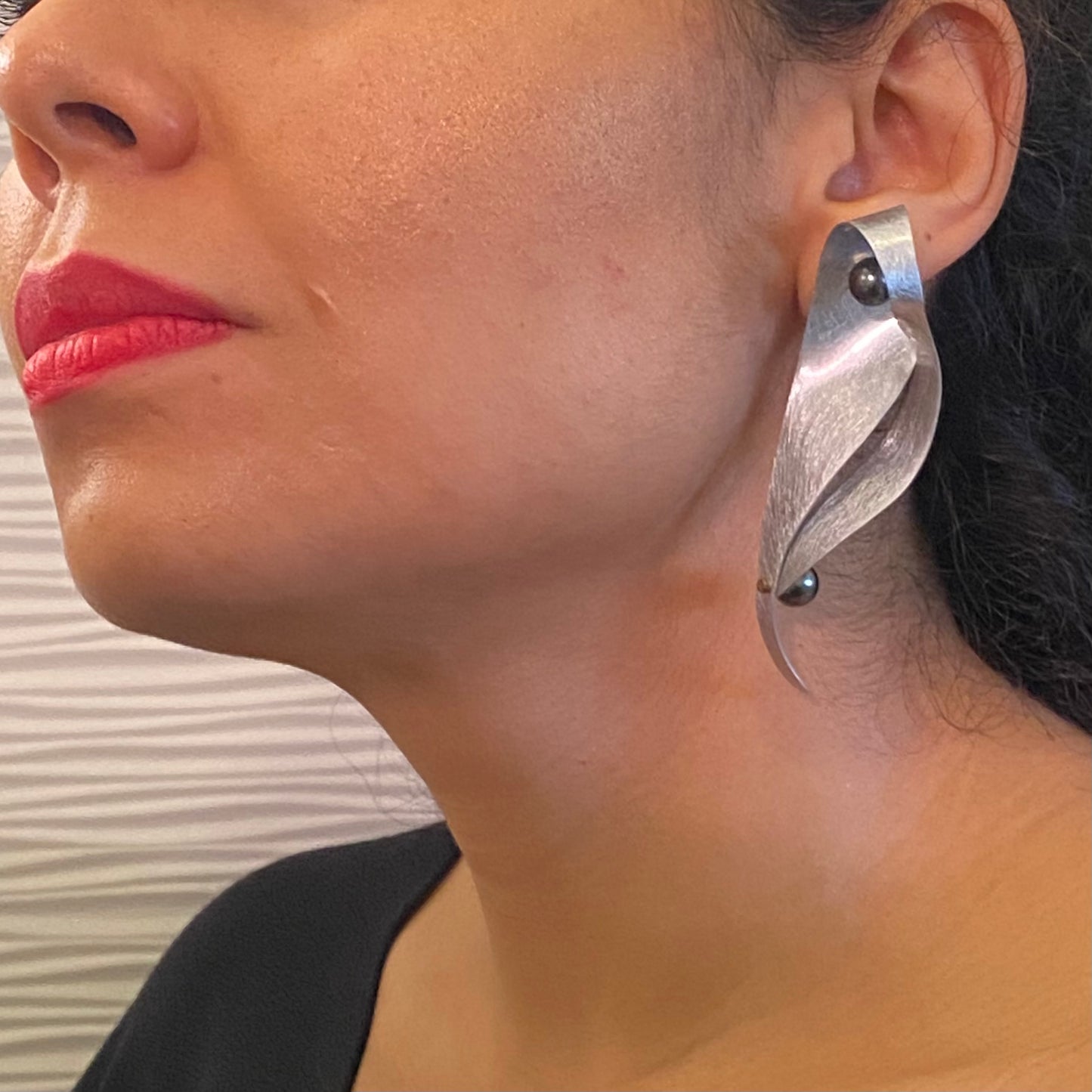 VIBE 2 Long Multi-Dimential Wavy Dangle Post Earrings from the SOUND Collection with Simulated Pearls