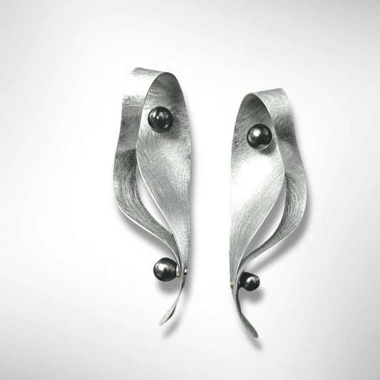 VIBE 2 Long Multi-Dimential Wavy Dangle Post Earrings from the SOUND Collection with Simulated Pearls