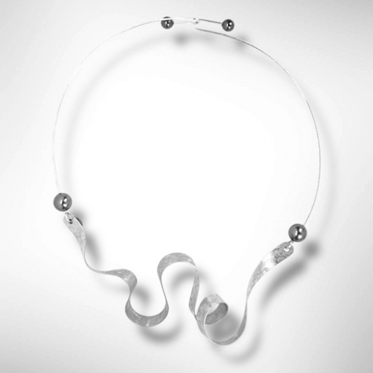 VIBE 2 A Simple an Delicate Sound Wave Necklace from the SOUND Collection with Simulated Pearls