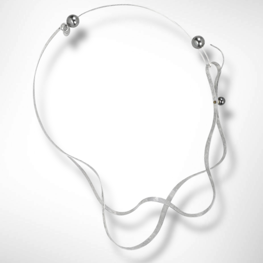 VIBE 3 An Up-Do Delicate Wavy Necklace from the SOUND Collection with Simulated Pearls