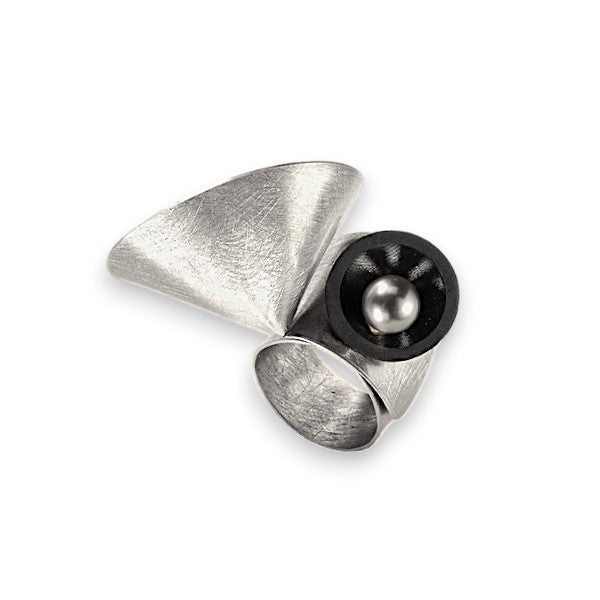 VOLUME Adjustable Aluminum Cocktail Ring with Recycled Record Vinyl & Simulated Pearl