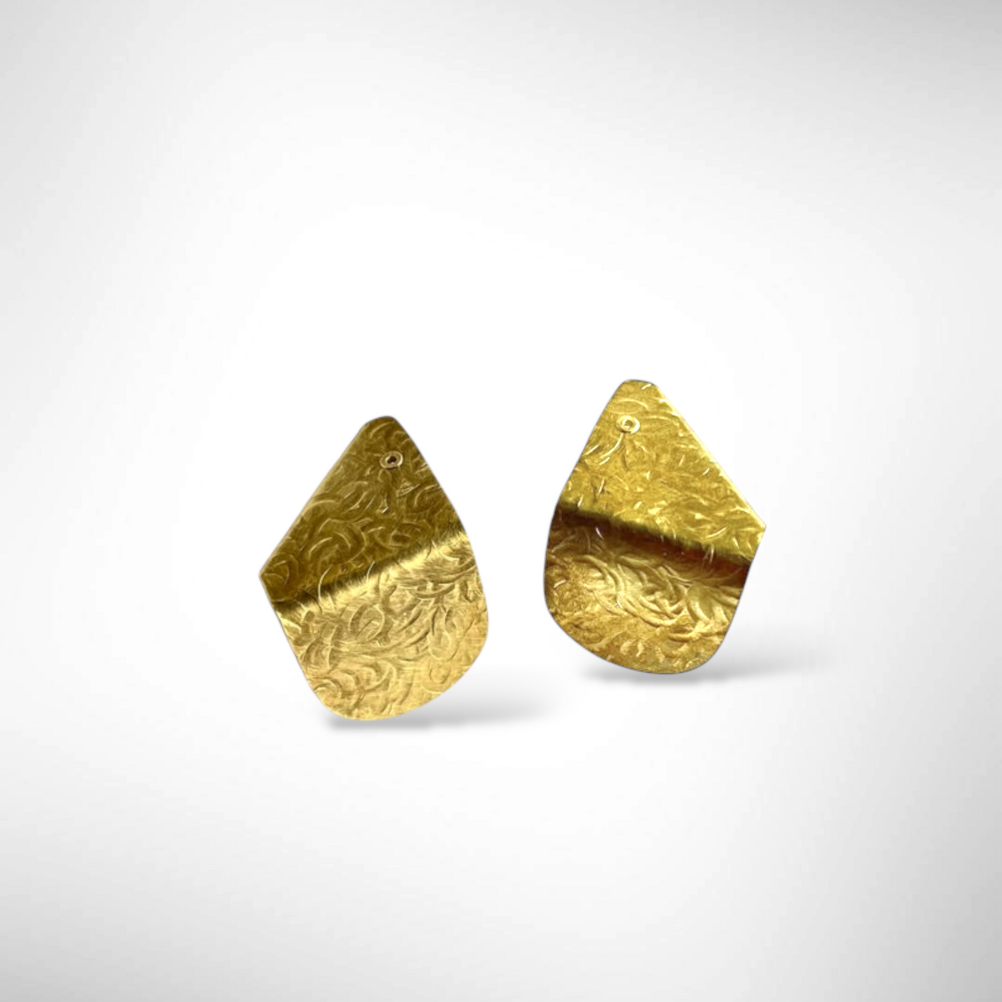 SHARE 1 Compact Angular Gold-Tone Post from the FIGURE Collection