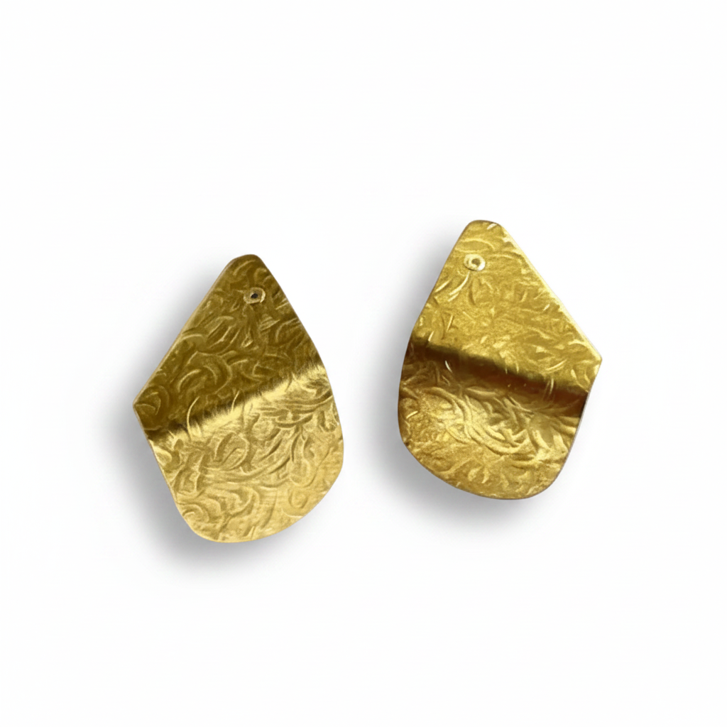FIGURE | SHARE 1 Compact Angular Gold-Tone Post