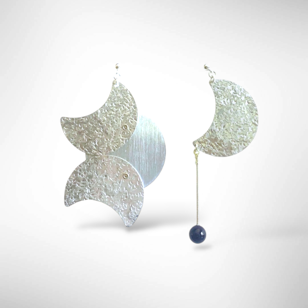 BRIGHT MOON -Striking Mix-Match Earrings with Onyx from the Lunar Collection