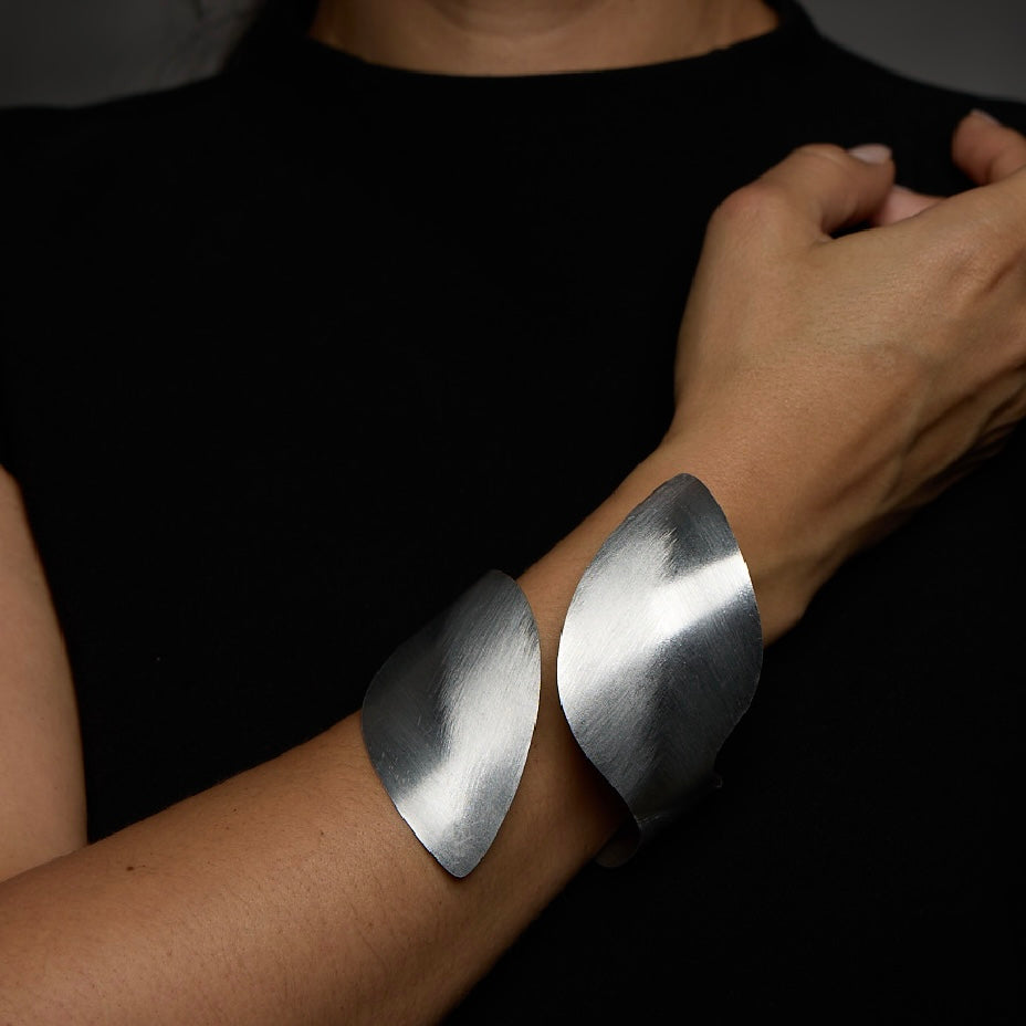 FICA1 Large leaf shaped cuff