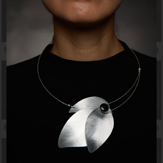 FICA 3  Lovely 3 leaf grouping with Front Closure Necklace