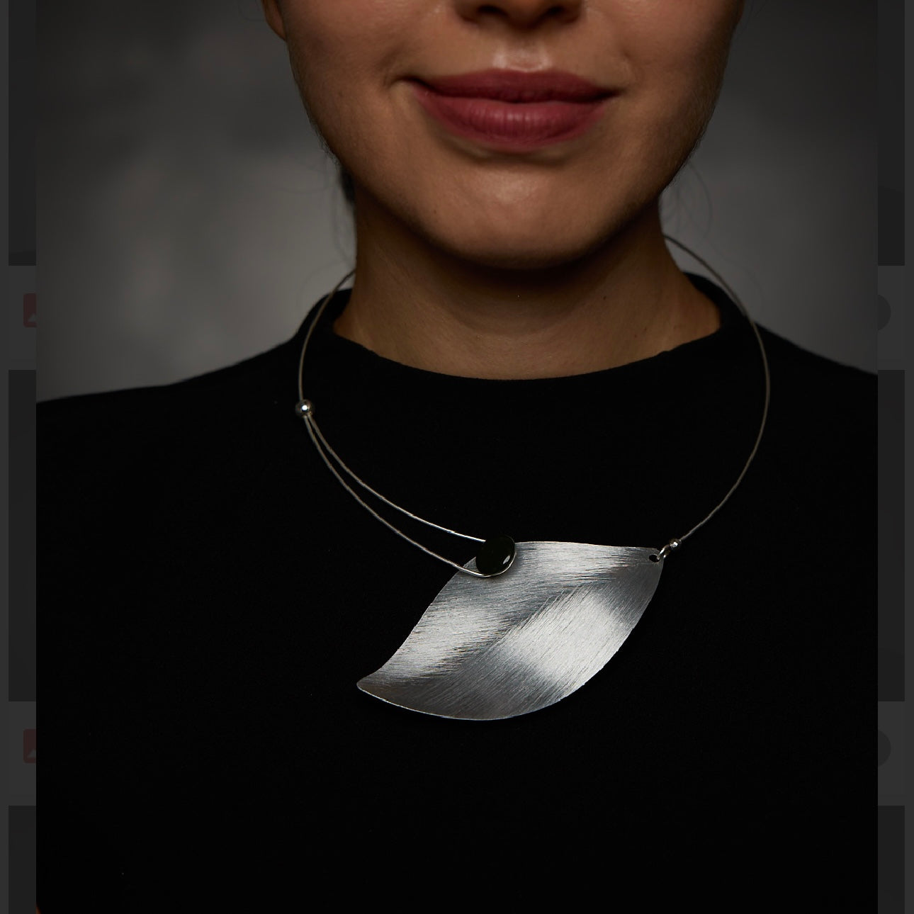 FICA 1  Simple and Elegant Front closing leaf shaped necklace