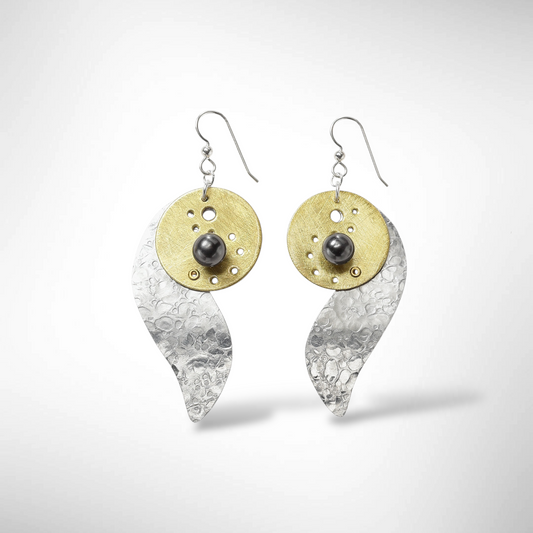 DIVE Medium sized dangle wave earring with sea foam design and simulated Pearl from the WATER Collection