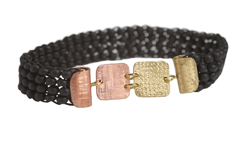 Beaded Brac 1/2" Bk bds w/2 Cpr & Brs Sqs